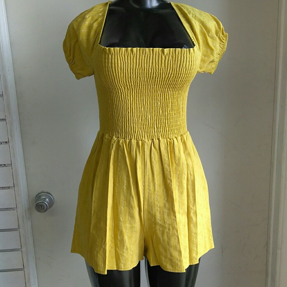 Mustard off the shoulder romper ☀️